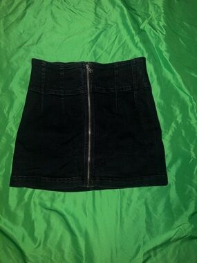 We The Free Black Denim Front-Zip Mini Skirt size 31